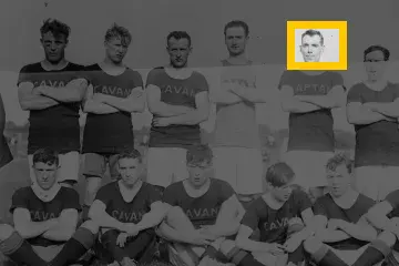 Where the detail is in the whole photo: Team photo, 1914: a 56 × 42 px detail of the 504 × 336 px input.