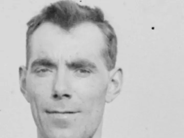 Original photo: a 56 × 42 px detail of the Team photo, 1914 photo