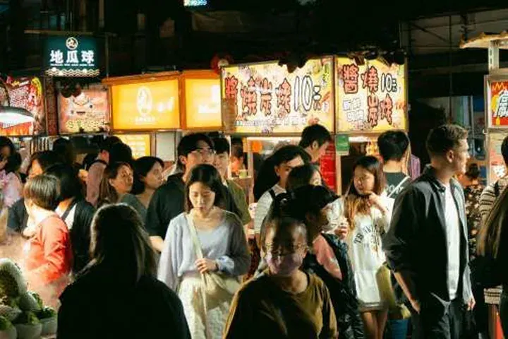 What every tool got: the whole night market photo