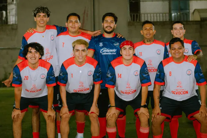 Football team · team photo, faces + numbers