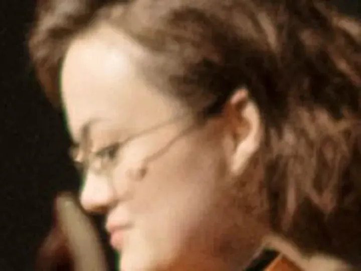 Original photo: a musician with thin wire glasses